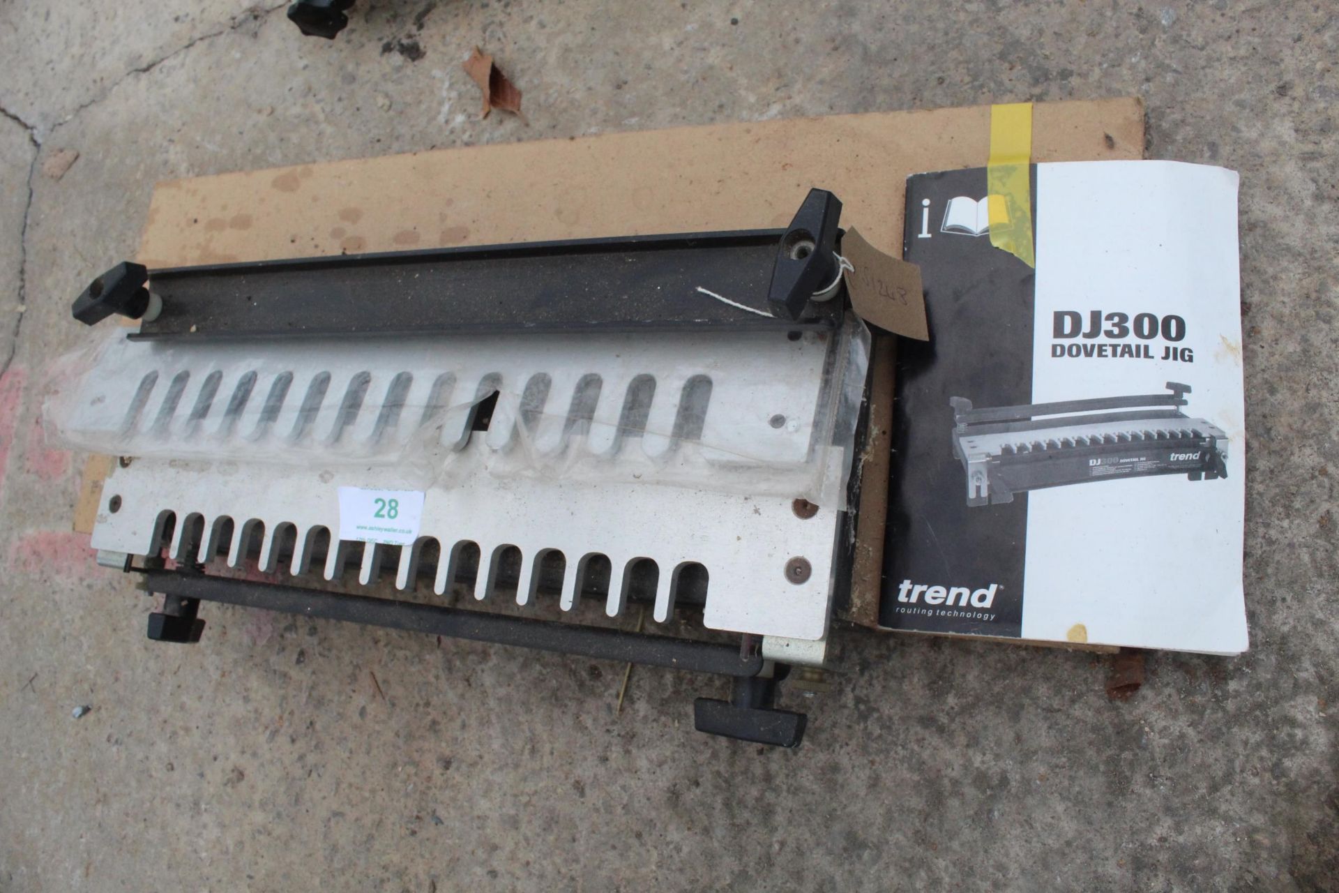 AXMINSTER DOVETAIL JIG DJ300 NO VAT