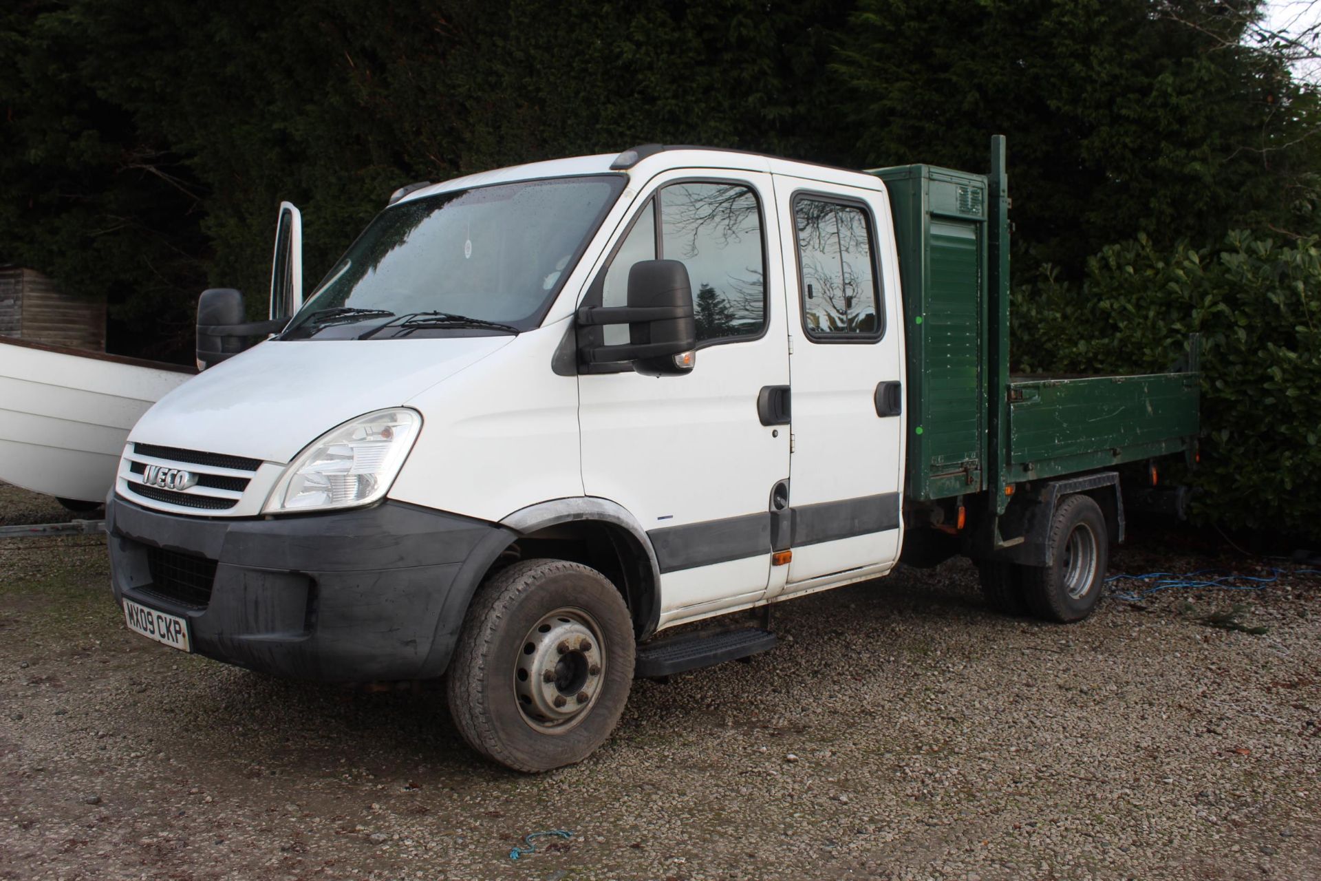 IVECO 65C 18 TIPPER, TOOL BOX + SERVICE HISTORY + 2 SETS OF KEYS, 94035 KM. PLUS VAT REGISTRATION - Image 2 of 4