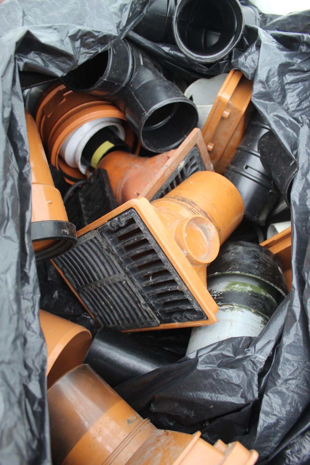 BAG OF DRAIN PIPE FITTINGS NO VAT - Image 2 of 2