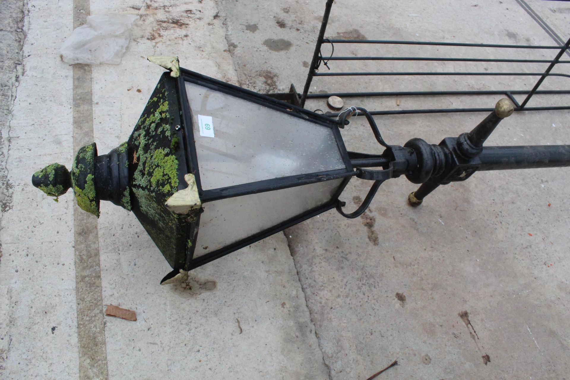 CAST LAMP POST NO VAT - Image 3 of 4