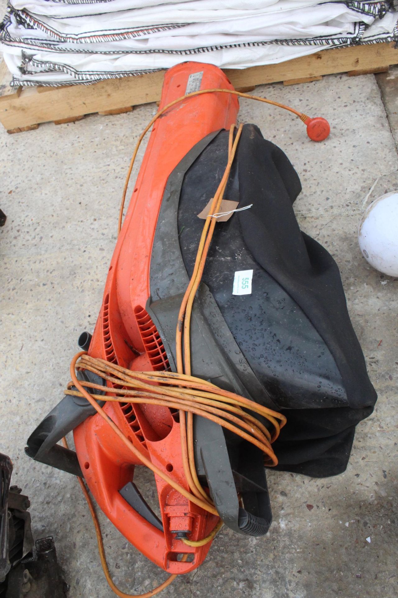 FLYMO LEAF BLOWER WORKING ORDER - NO VAT - Image 2 of 2