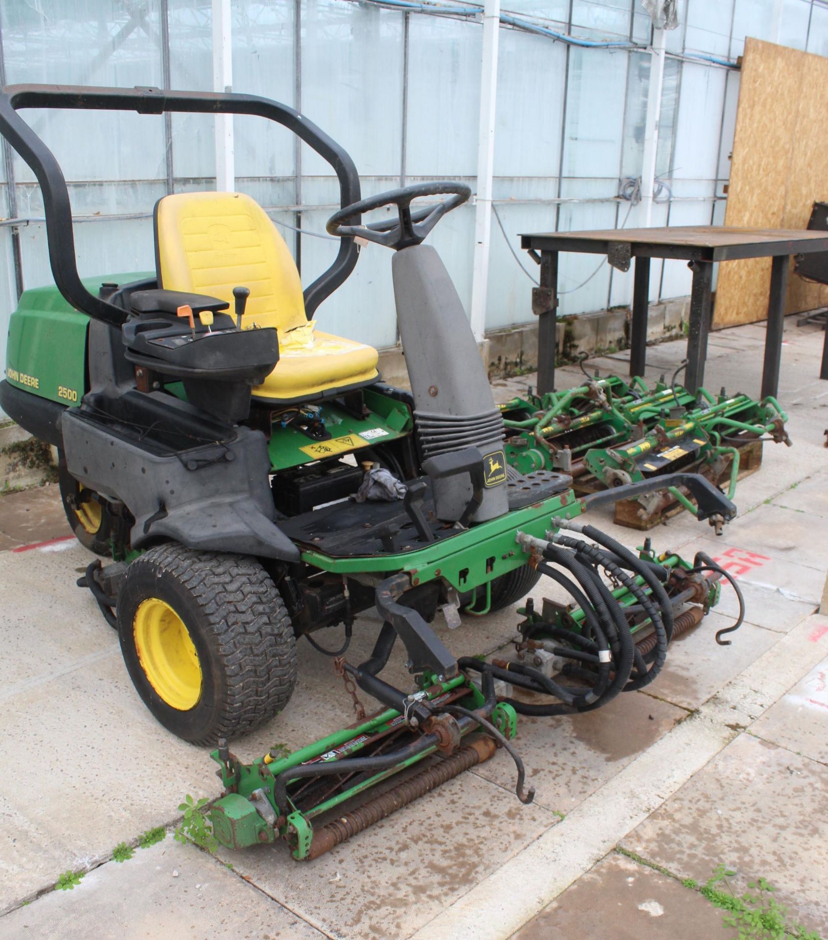 A JOHN DEERE 2500 RIDE ON MOWER COMES WITH SPARE SET OF CUTTING REELS AND A SET OF DE-THATCHER ROLLS