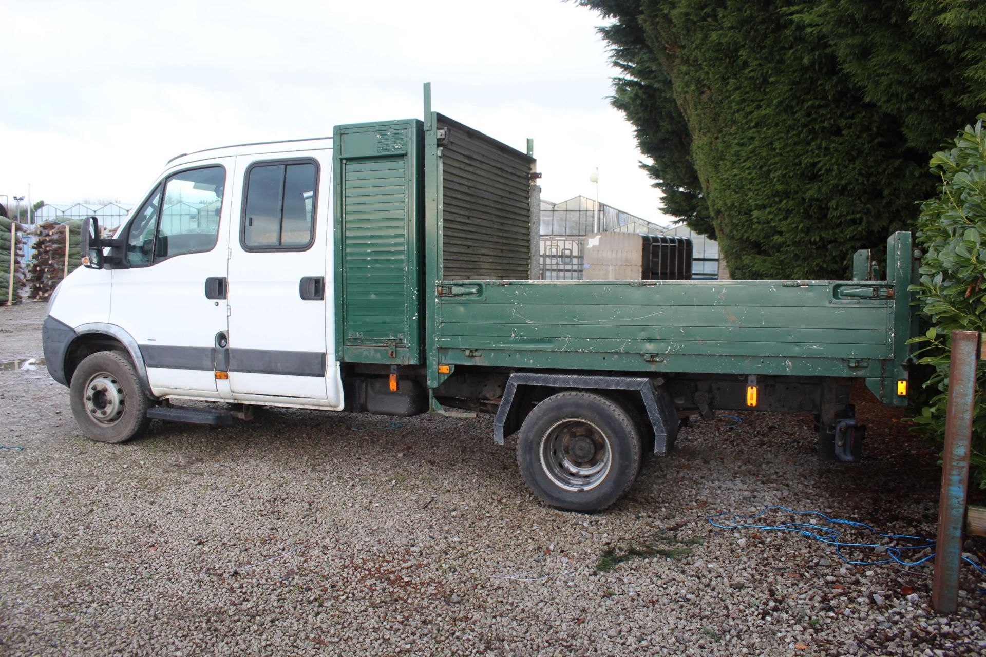 IVECO 65C 18 TIPPER, TOOL BOX + SERVICE HISTORY + 2 SETS OF KEYS, 94035 KM. PLUS VAT REGISTRATION - Image 3 of 4