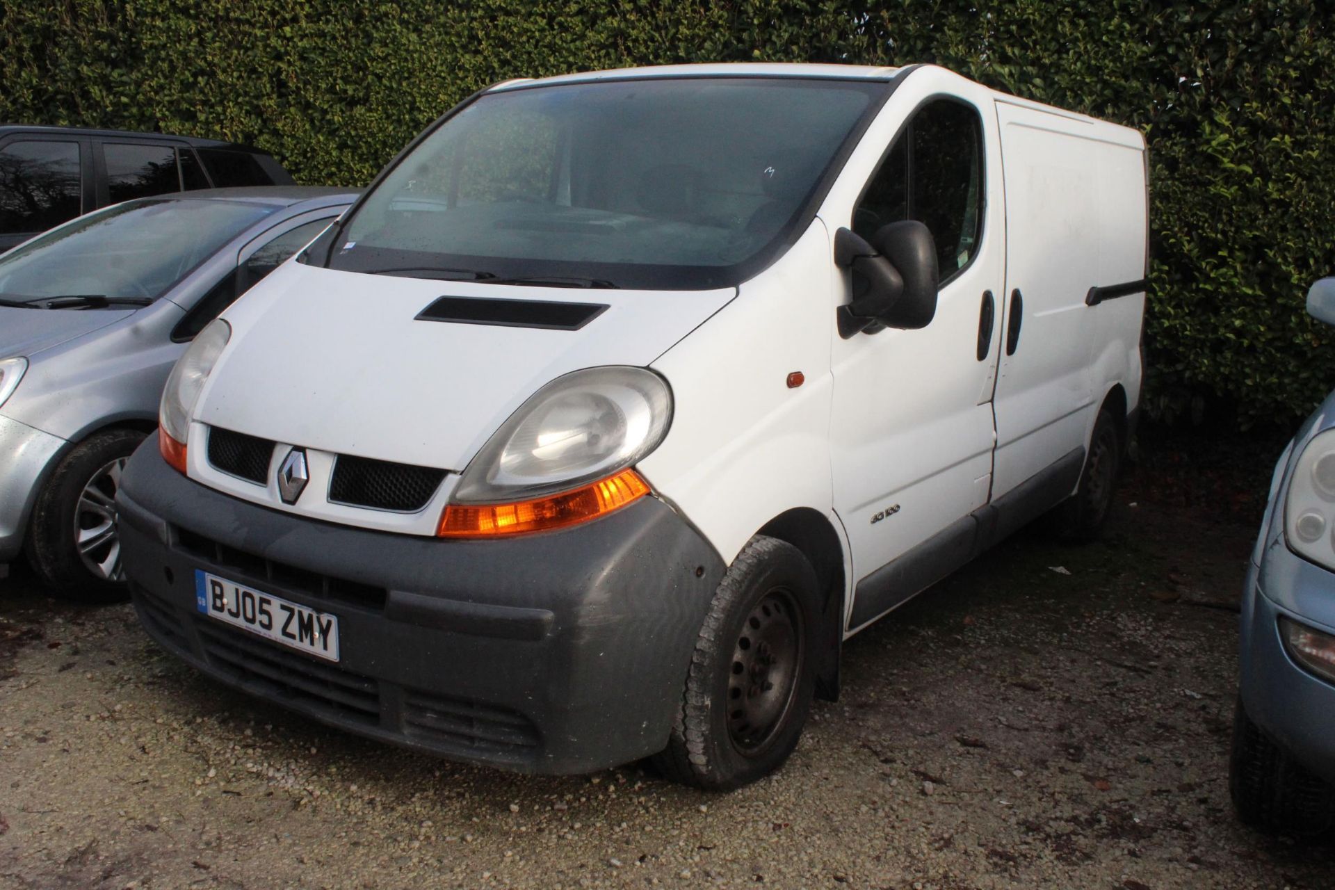 RENAULT TRAFFIC BJ05ZMY 142208 MILES FIRST REG 28/07/05 MOT DEC 23 RUNS & DRIVES ENGINE NOISEY NO - Image 2 of 2