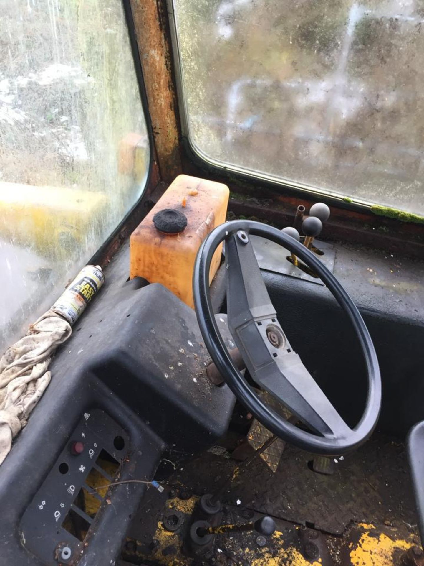 JCB 3C GOOD RUNNER. LEYLAND ENGINE, ONE OF THE LAST MADE 3 GEAR LEVERS, MOSTLY USED WITH FRONT - Image 5 of 6