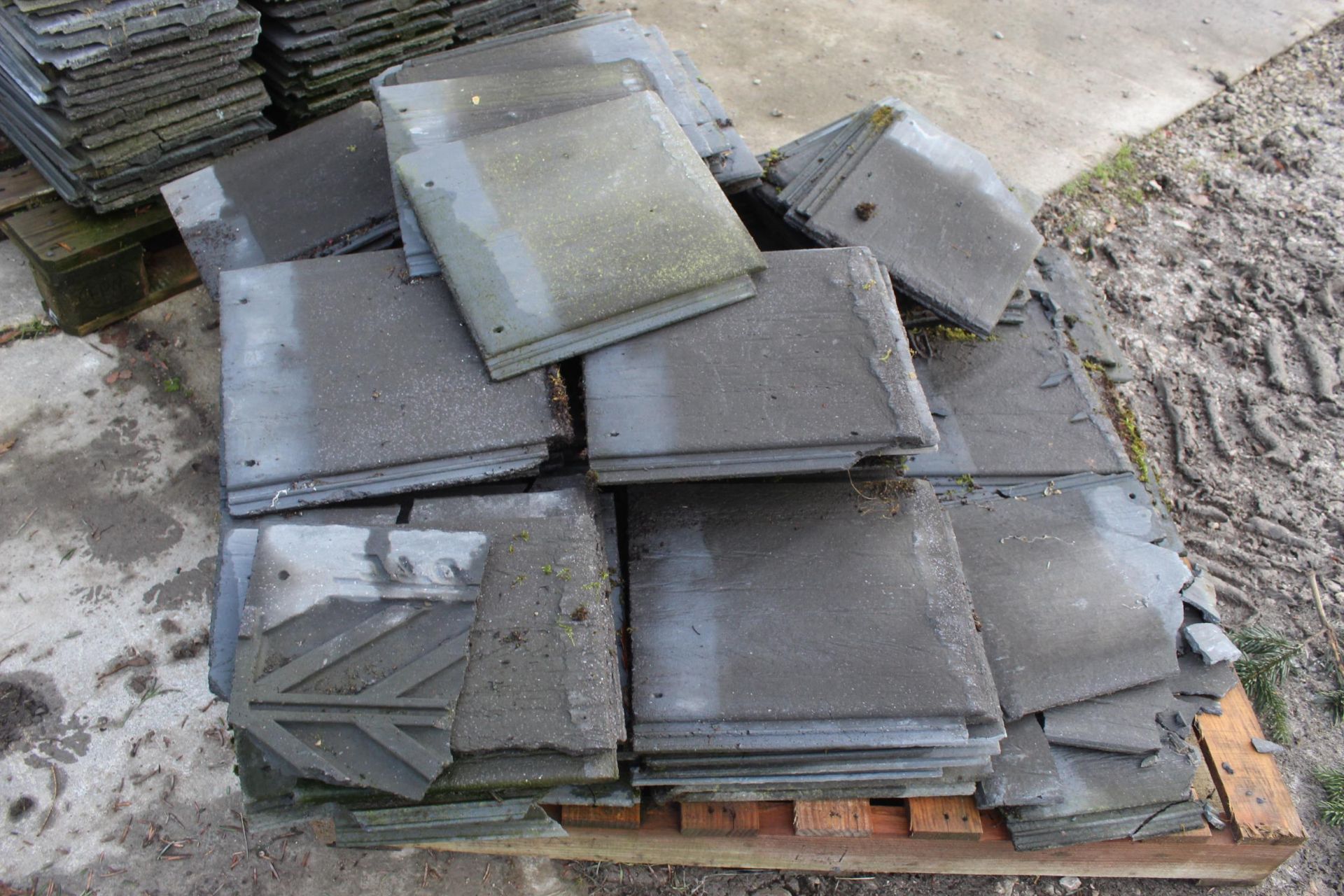 PALLET OF MIXED ROOF TILES + VAT - Image 2 of 4