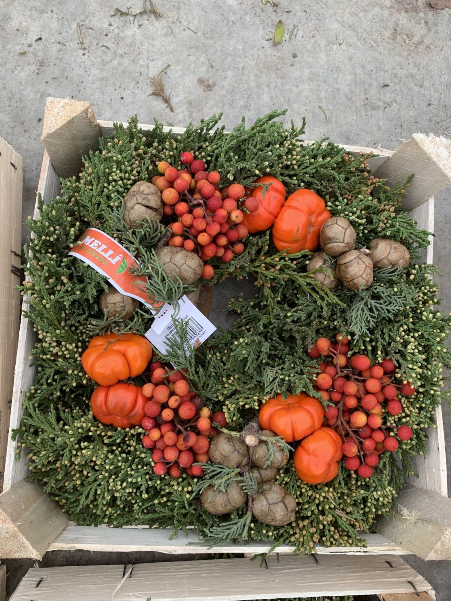 SIX WINTER WREATHS IN A PRESENTATION CRATE + VAT TO BE SOLD FOR THE SIX - Image 9 of 14