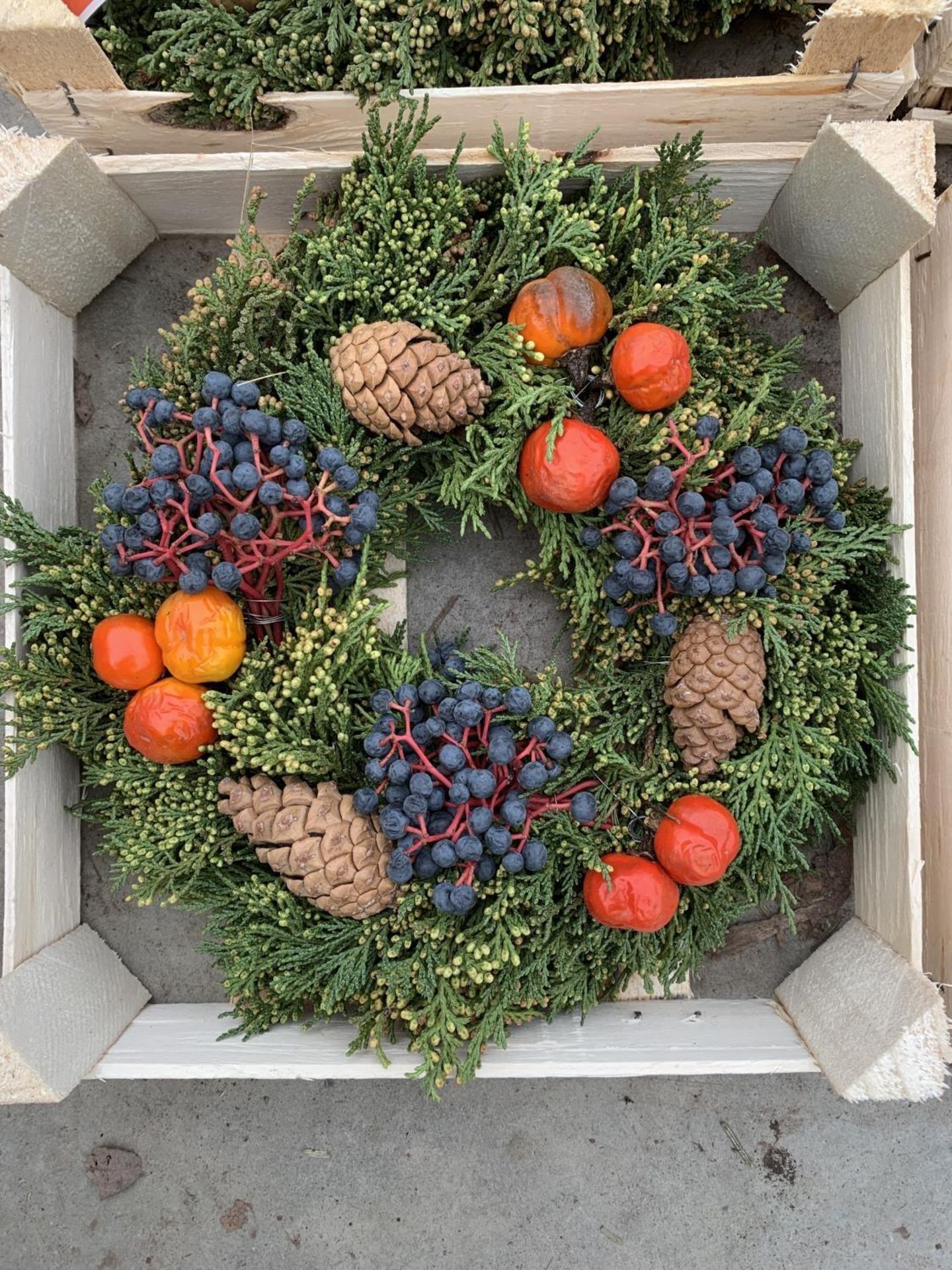 SIX WINTER WREATHS IN A PRESENTATION CRATE + VAT TO BE SOLD FOR THE SIX - Image 5 of 14