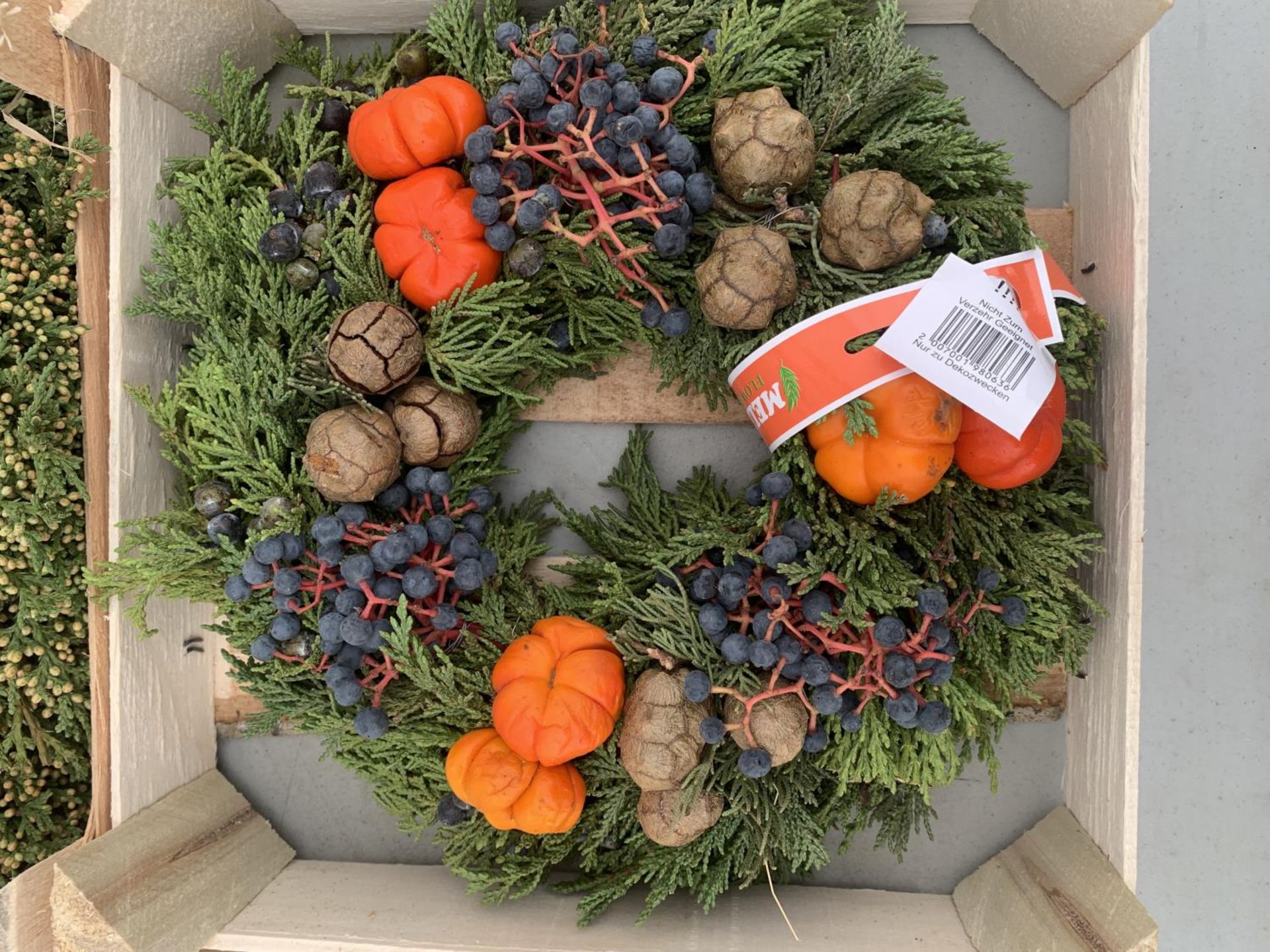 SIX WINTER WREATHS WITH VARIOUS FRUITS AND BERRIES IN A PRESENTATION CRATE + VAT TO BE SOLD FOR - Image 7 of 9