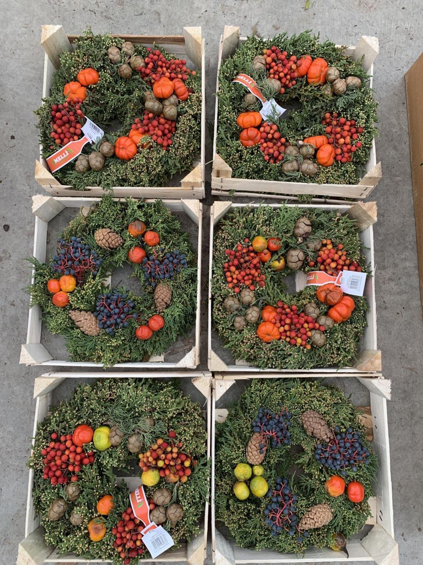 SIX WINTER WREATHS IN A PRESENTATION CRATE + VAT TO BE SOLD FOR THE SIX - Image 2 of 14