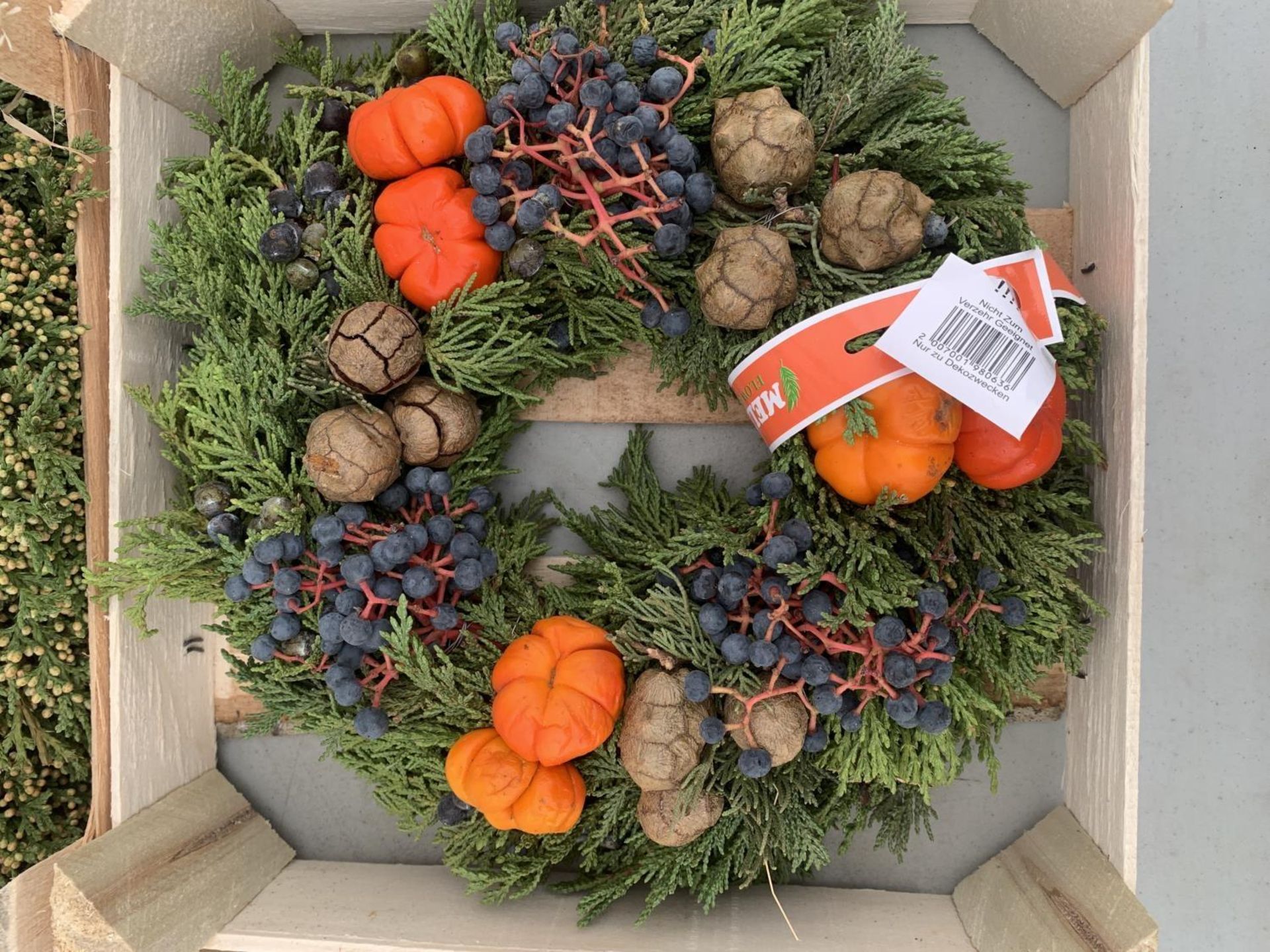 SIX WINTER WREATHS WITH VARIOUS FRUITS AND BERRIES IN A PRESENTATION CRATE + VAT TO BE SOLD FOR - Image 9 of 9