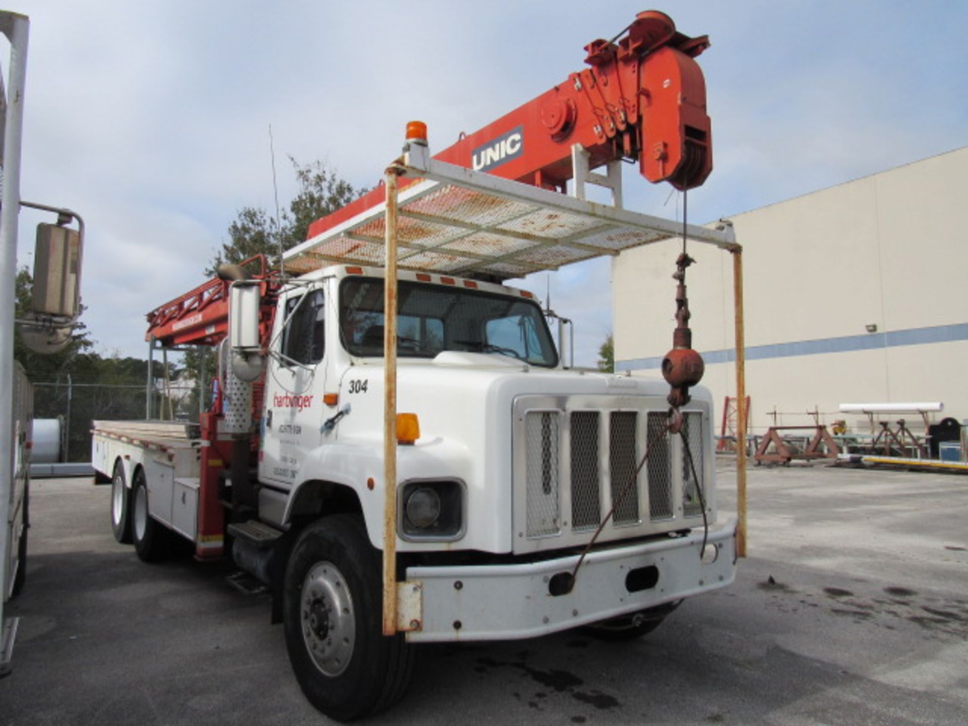 International 2000 Series 2654 Diesel Crane & Ladder Truck - Image 2 of 19