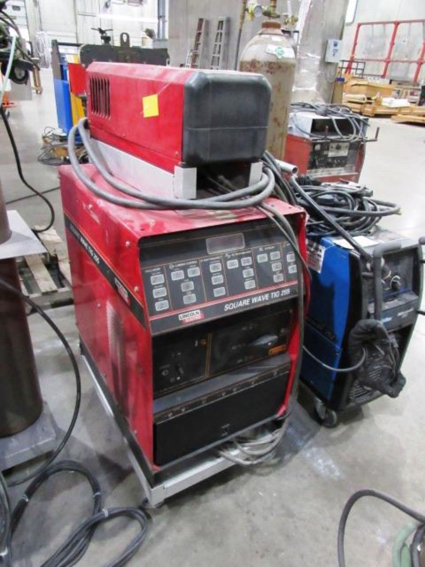 Lincoln Square Wave 255 Portable Welder with Chiller