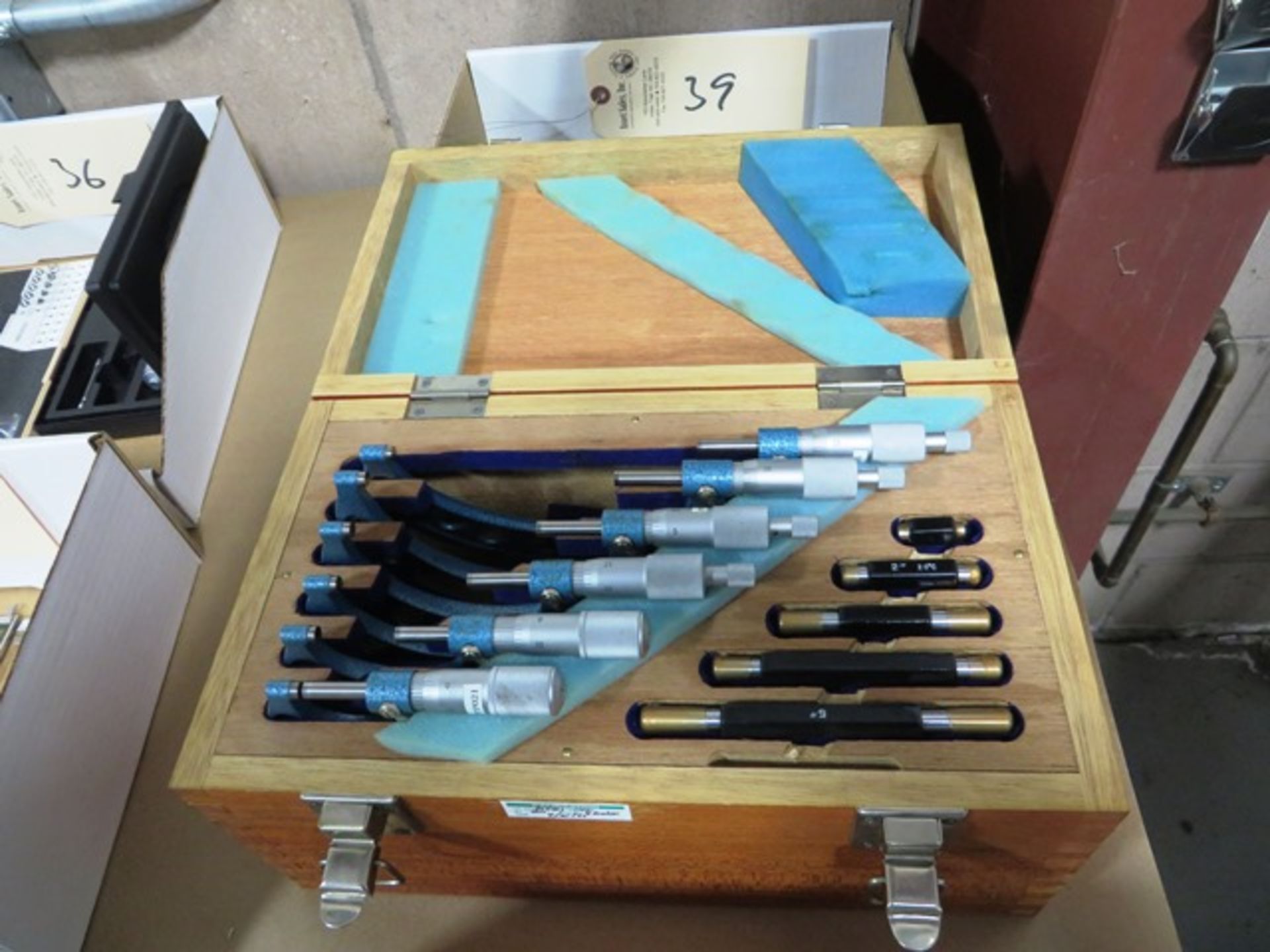 Fowler 0-1 5'' - 6'' Standard Micrometer Set