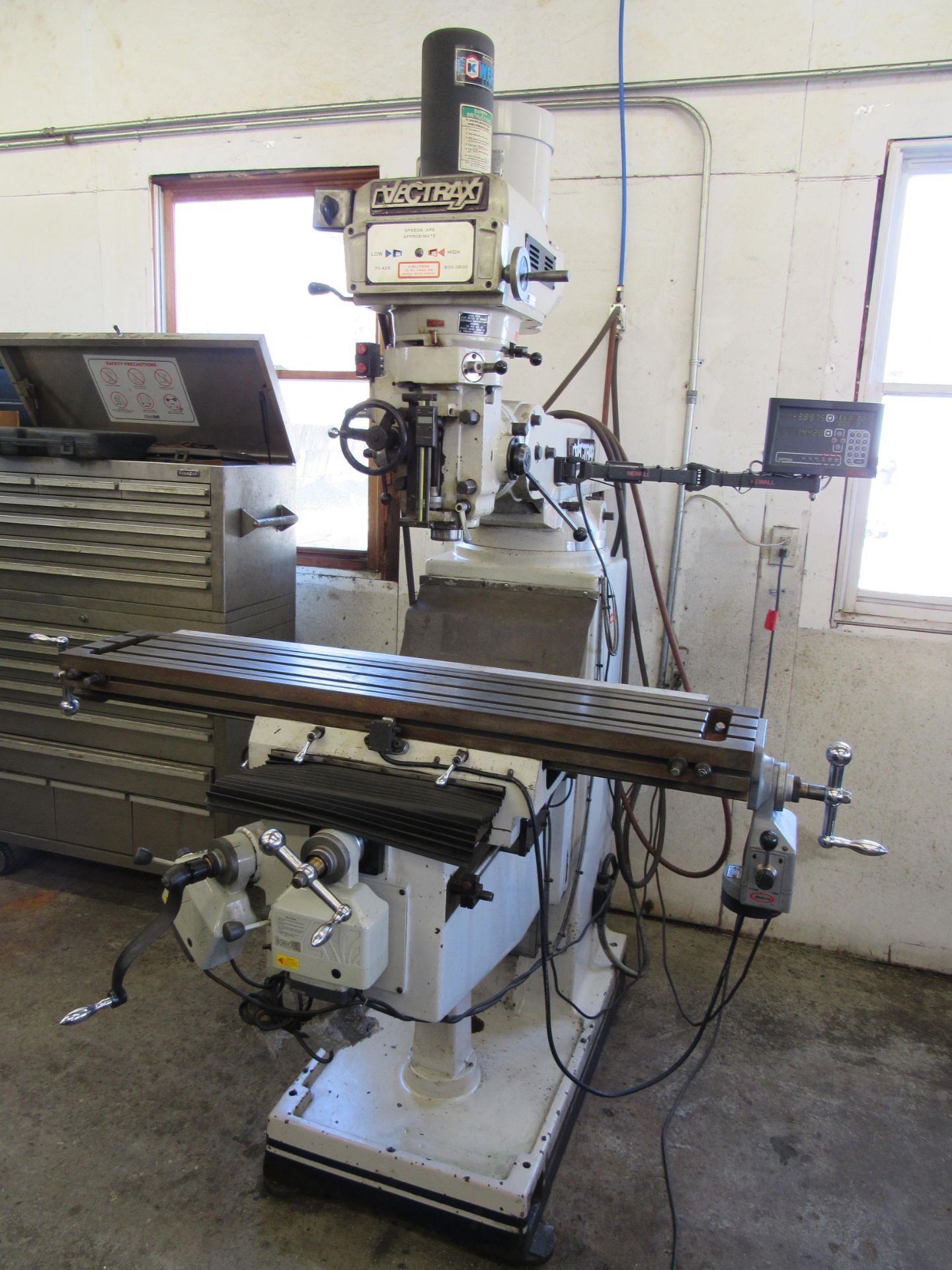 Vectrax 6520V Vertical Milling Machine