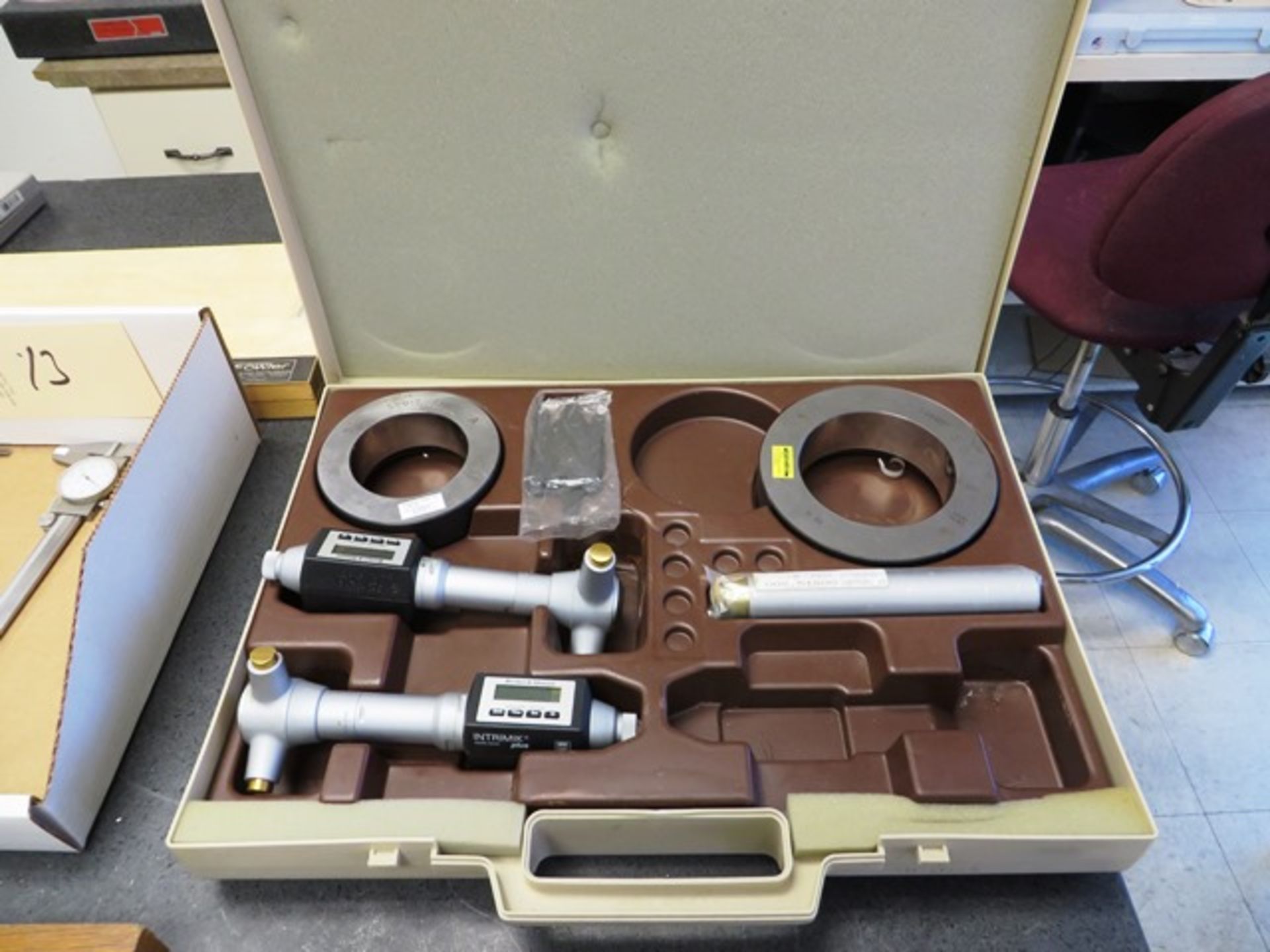 Brown & Sharpe 2.800 - 3.600 Digital Intra Micrometer Set (1 Missing)