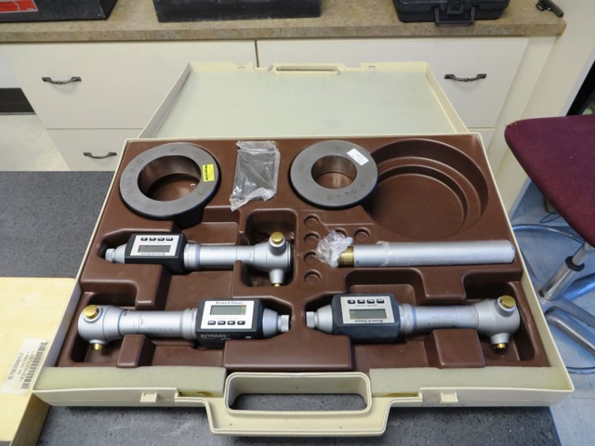 Brown & Sharpe 1.625 - 2.800 Digital Intra Micrometer Set