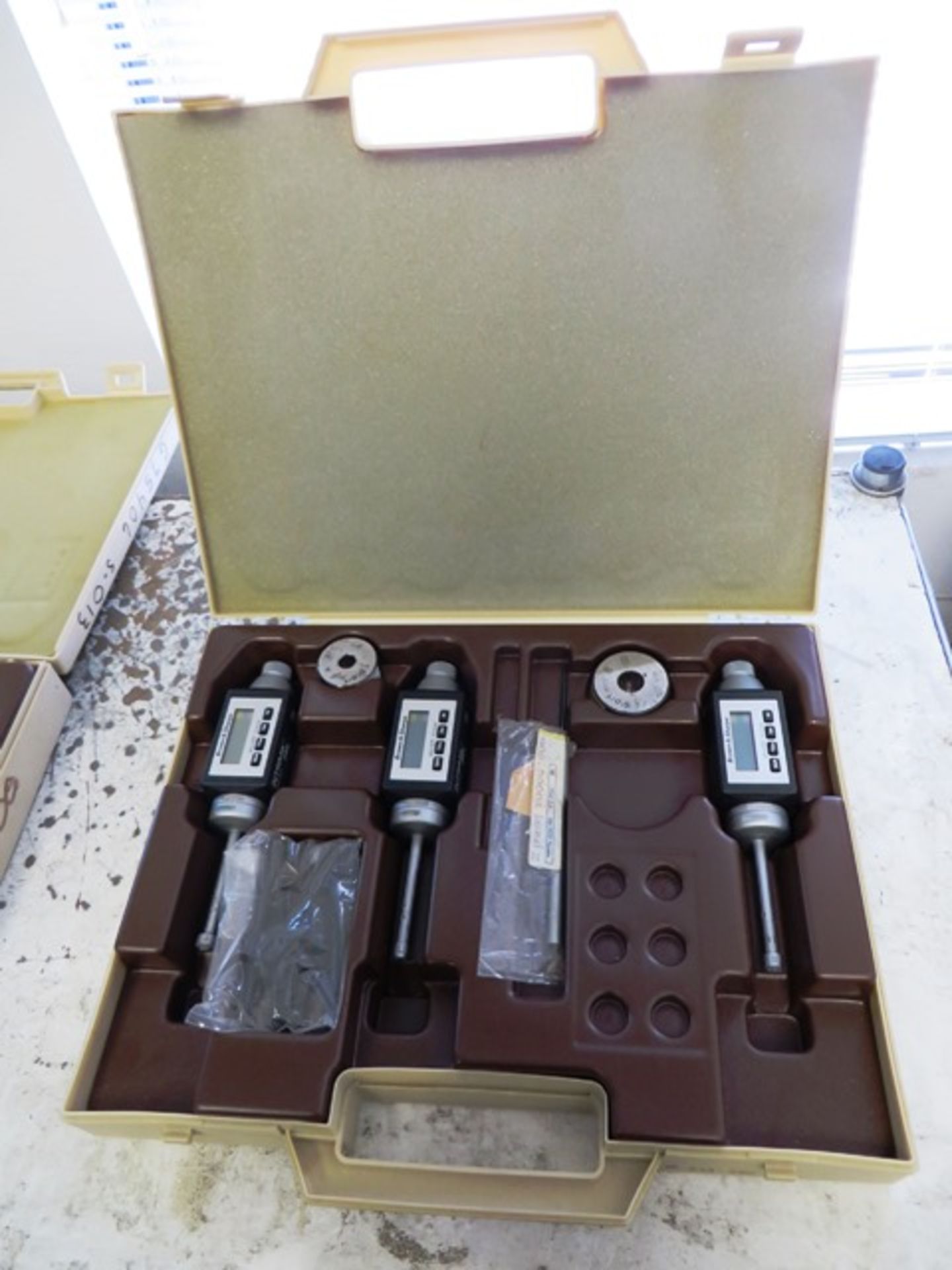 Brown & Sharpe .275 - .500 Digital Intra Micrometer Set