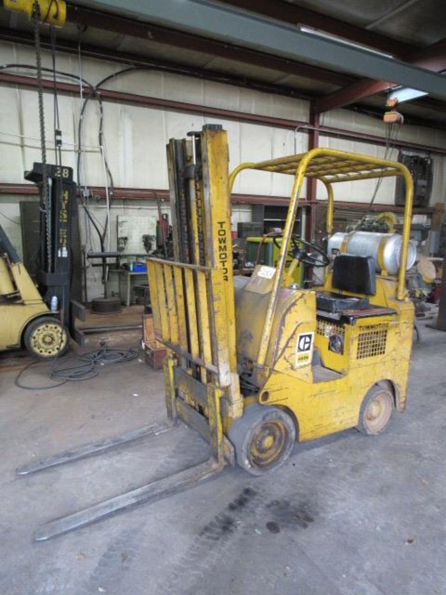 CAT 422S 2,500lb Capacity Tow Motor Propane Forklift with 2-Stage Mast, (4) Treaded Cushion Tires,