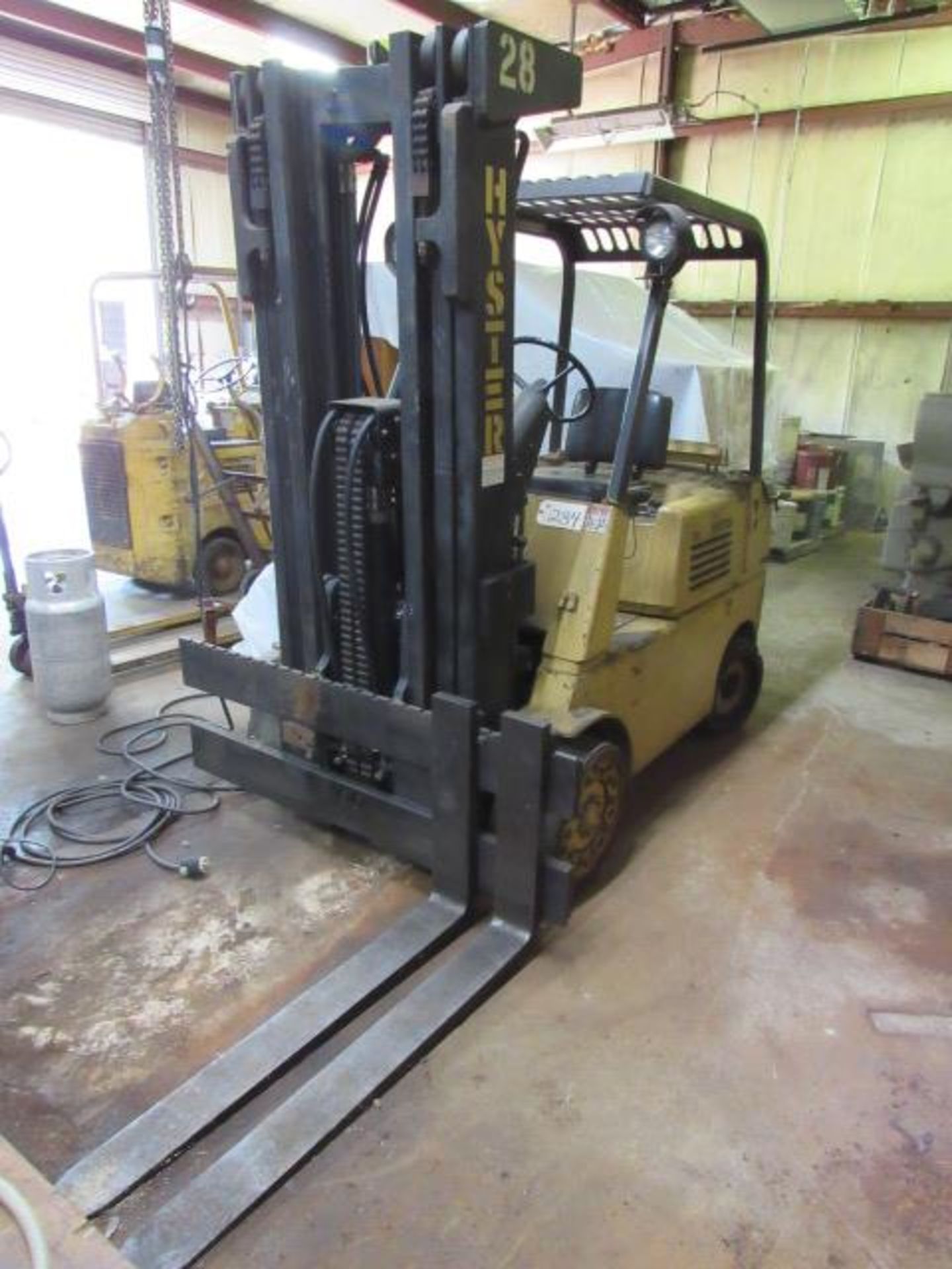 Hyster 80 8,000lb Capacity Propane Forklift with Lights, 3-Stage Mast, 6019 Hours, (4) Hard Tires, - Bild 2 aus 4