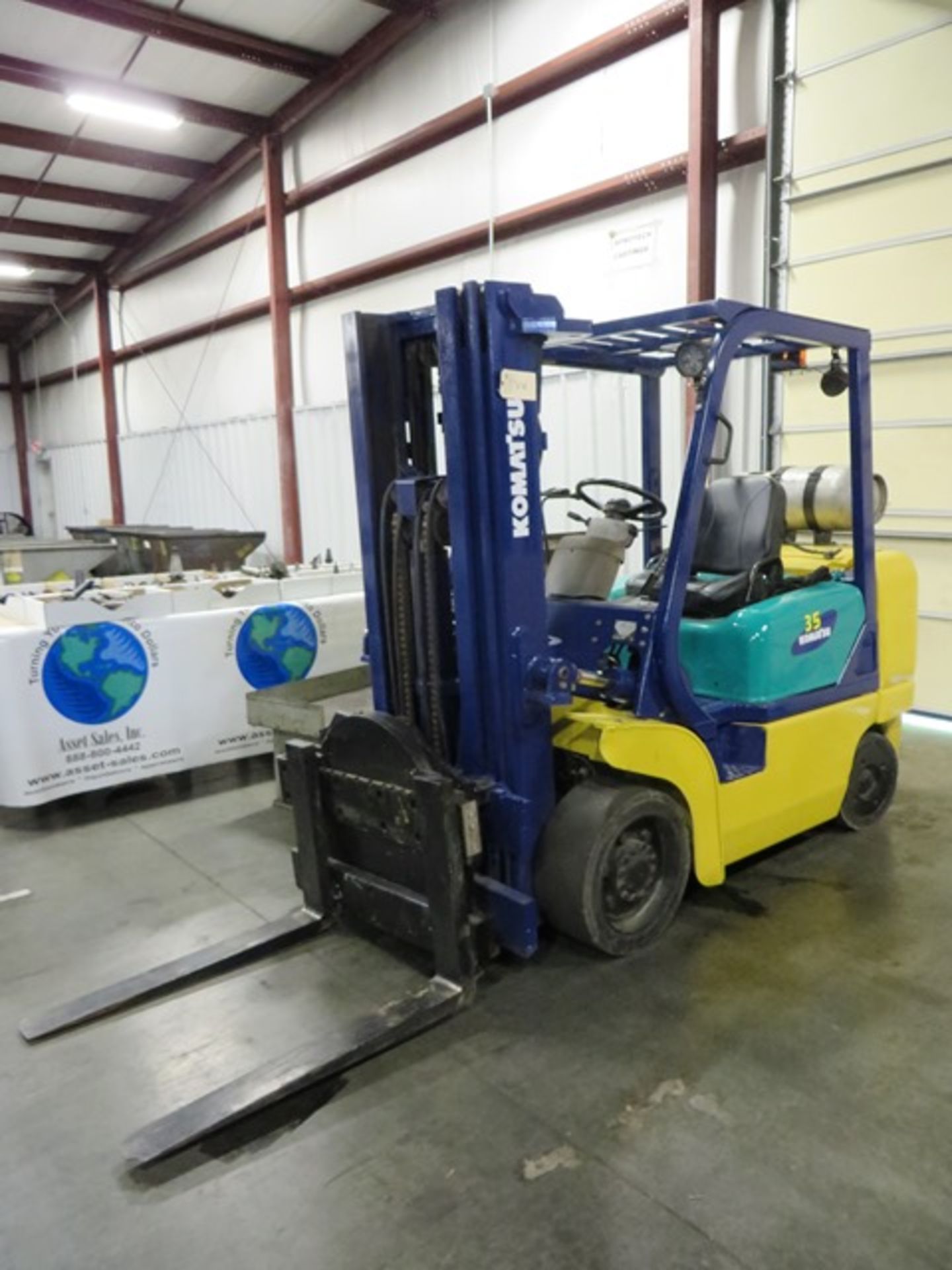 Komatsu Approx. 8,000 Propane Forklift