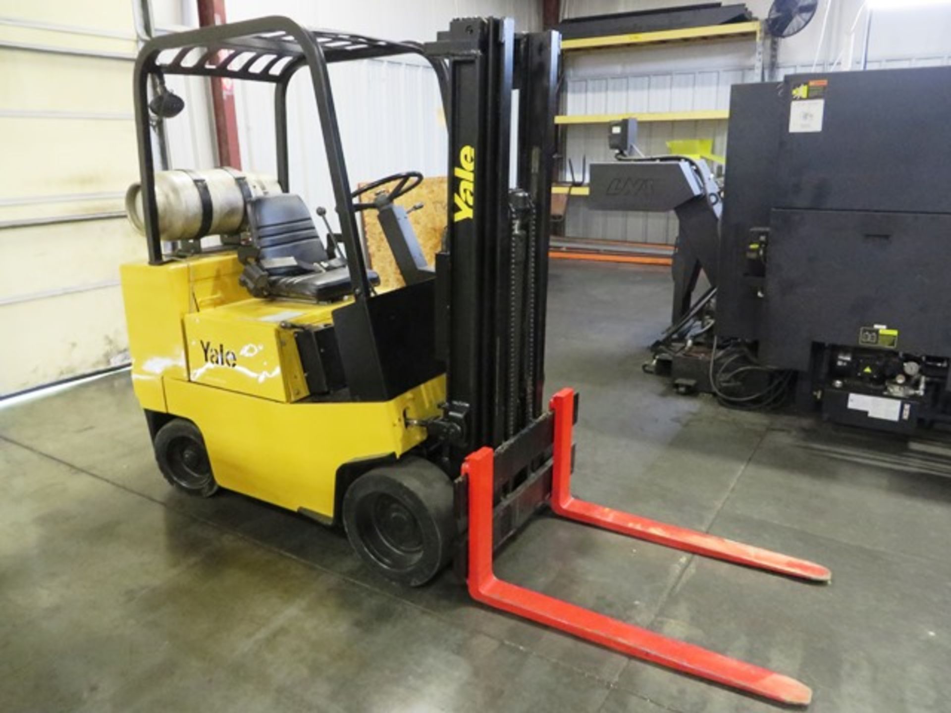 Yale GLC03AAUUAT077 3,300lb Capacity Propane Forklift - Image 3 of 3