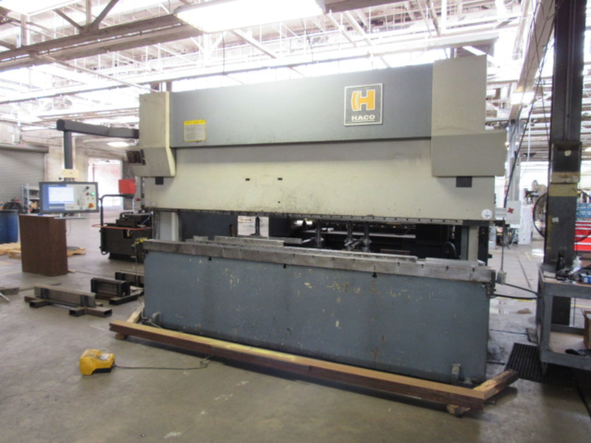 Haco SRM-200-12 200-Ton x 12' CNC Press Brake - Bild 3 aus 12