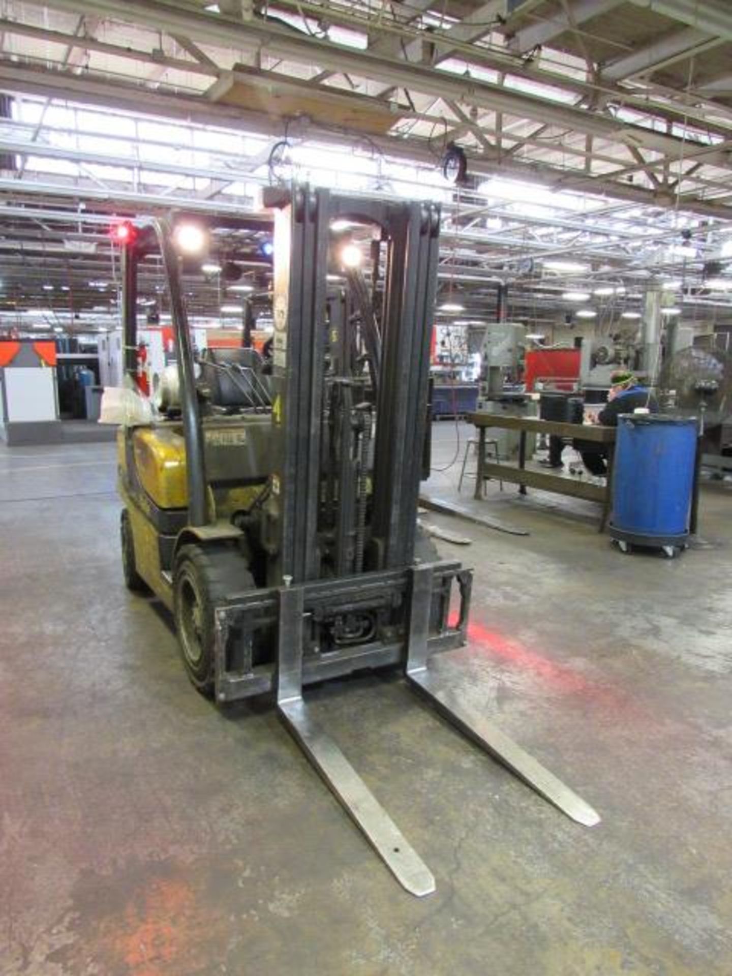 Yale GLP050VXNVRE084 5,000lb. Capacity LP Forklift - Image 4 of 8