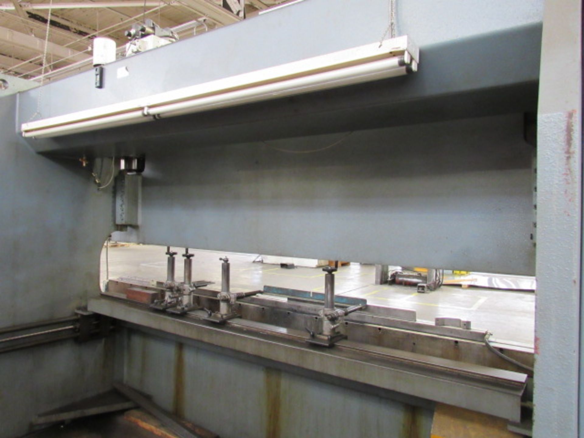 Haco SRM-200-12 200-Ton x 12' CNC Press Brake - Bild 9 aus 12