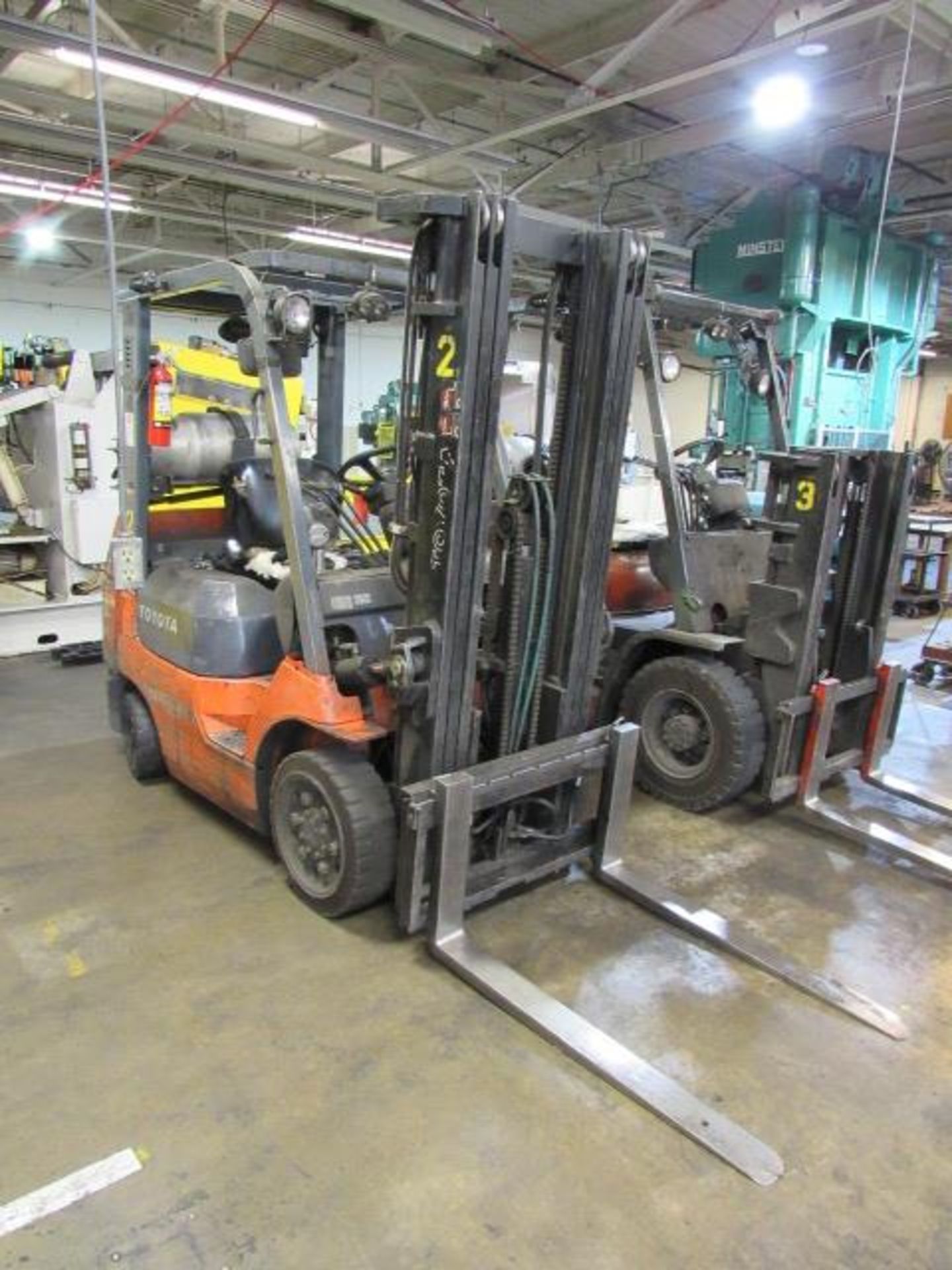 Toyota 7FGCU25 5,000lb. Capacity LP Forklift - Image 4 of 7