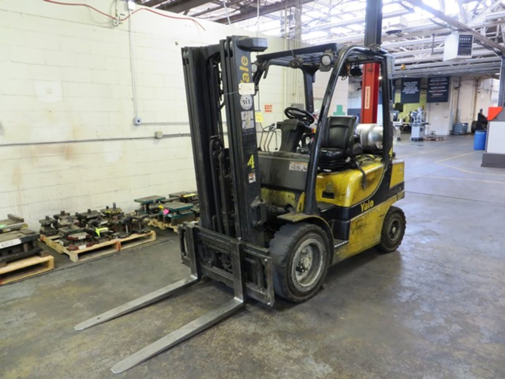 Yale GLP050VXNVRE084 5,000lb. Capacity LP Forklift