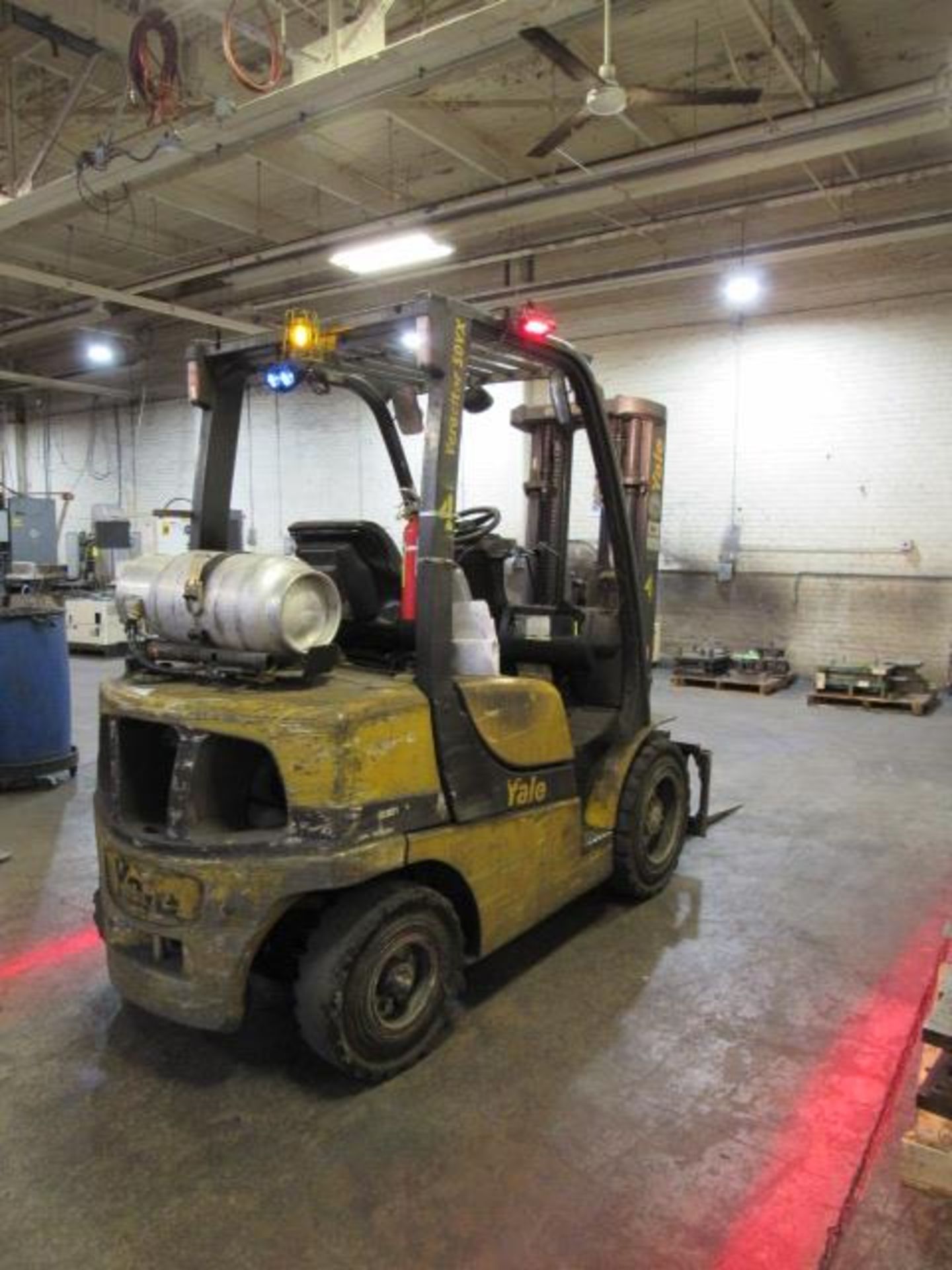 Yale GLP050VXNVRE084 5,000lb. Capacity LP Forklift - Image 5 of 8