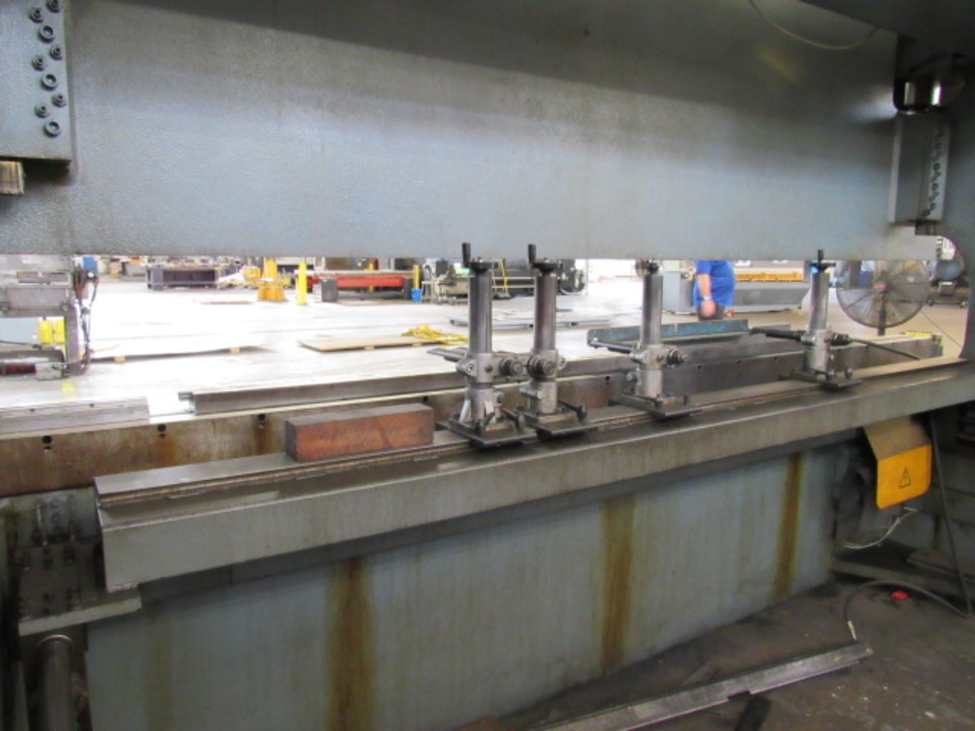 Haco SRM-200-12 200-Ton x 12' CNC Press Brake - Bild 6 aus 12