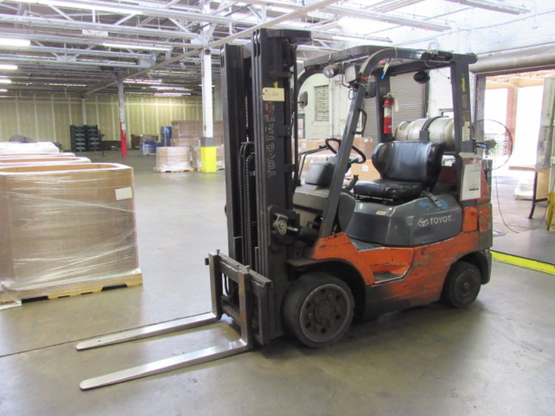 Toyota 7FGCU25 5,000lb. Capacity LP Forklift - Image 3 of 7