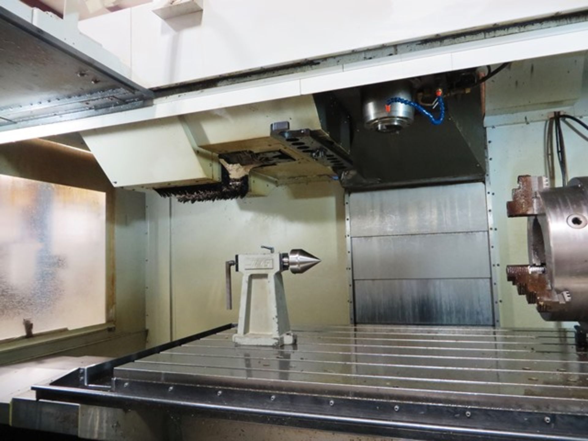 2012 Haas VF-8/50 4-Axis CNC Vertical Machining Center - Bild 6 aus 7