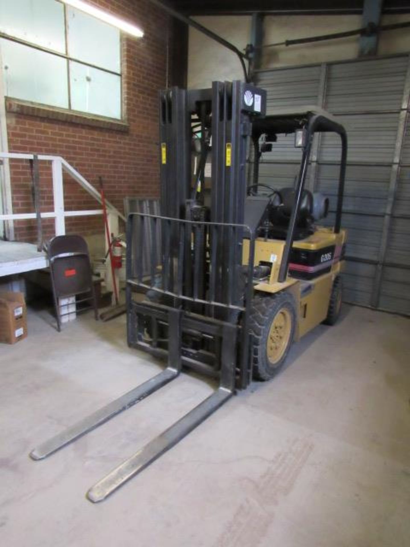 Daewoo 5500lb Capacity Propane Forklift - Image 2 of 9