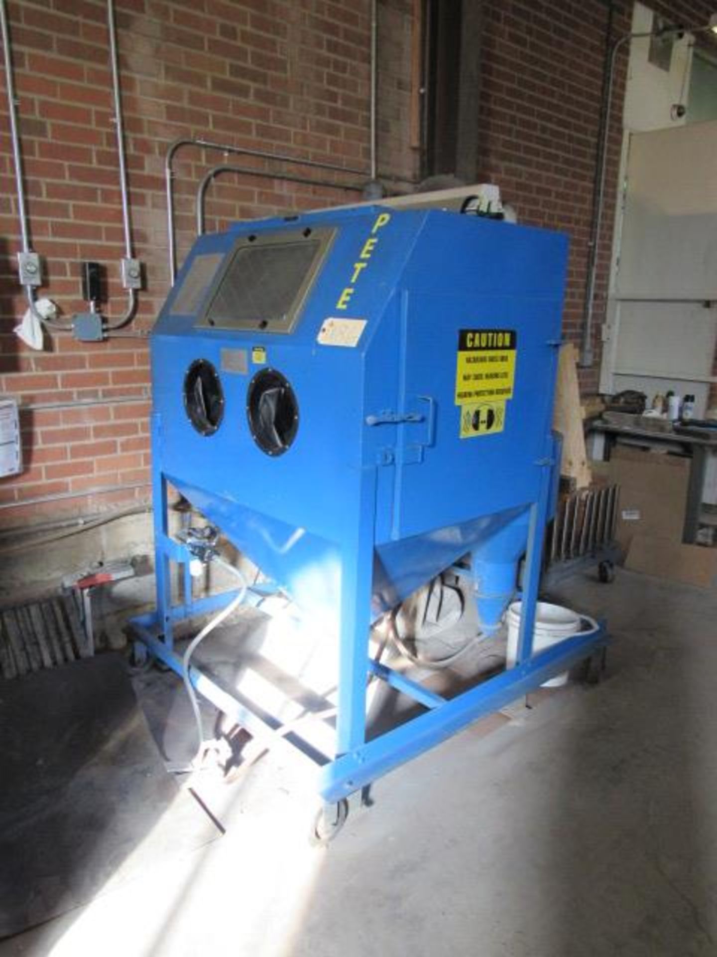 Vacu Blast Abrasive Blast Portable Cabinet - Image 3 of 5