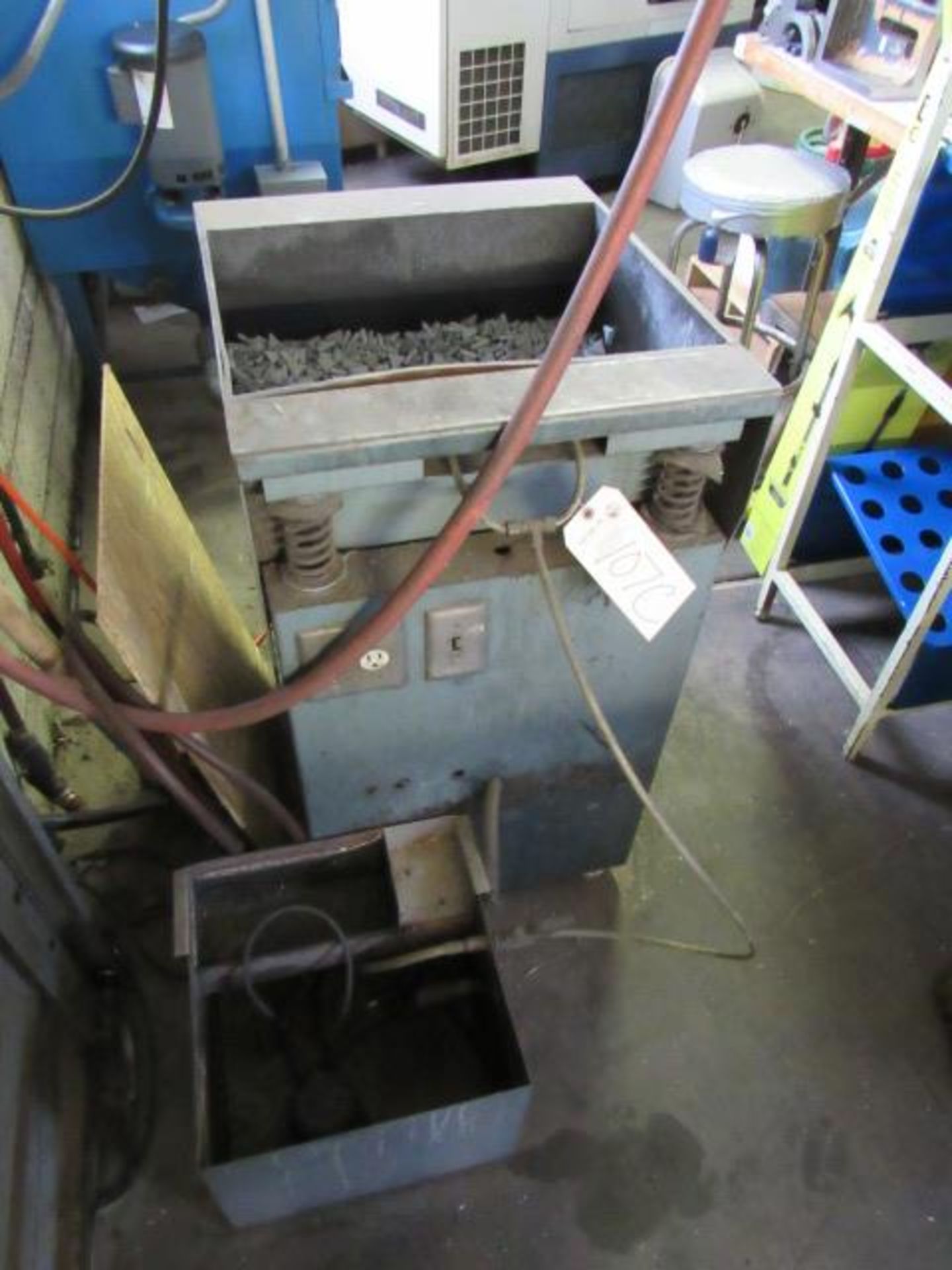 Vibratory Finisher with Tank