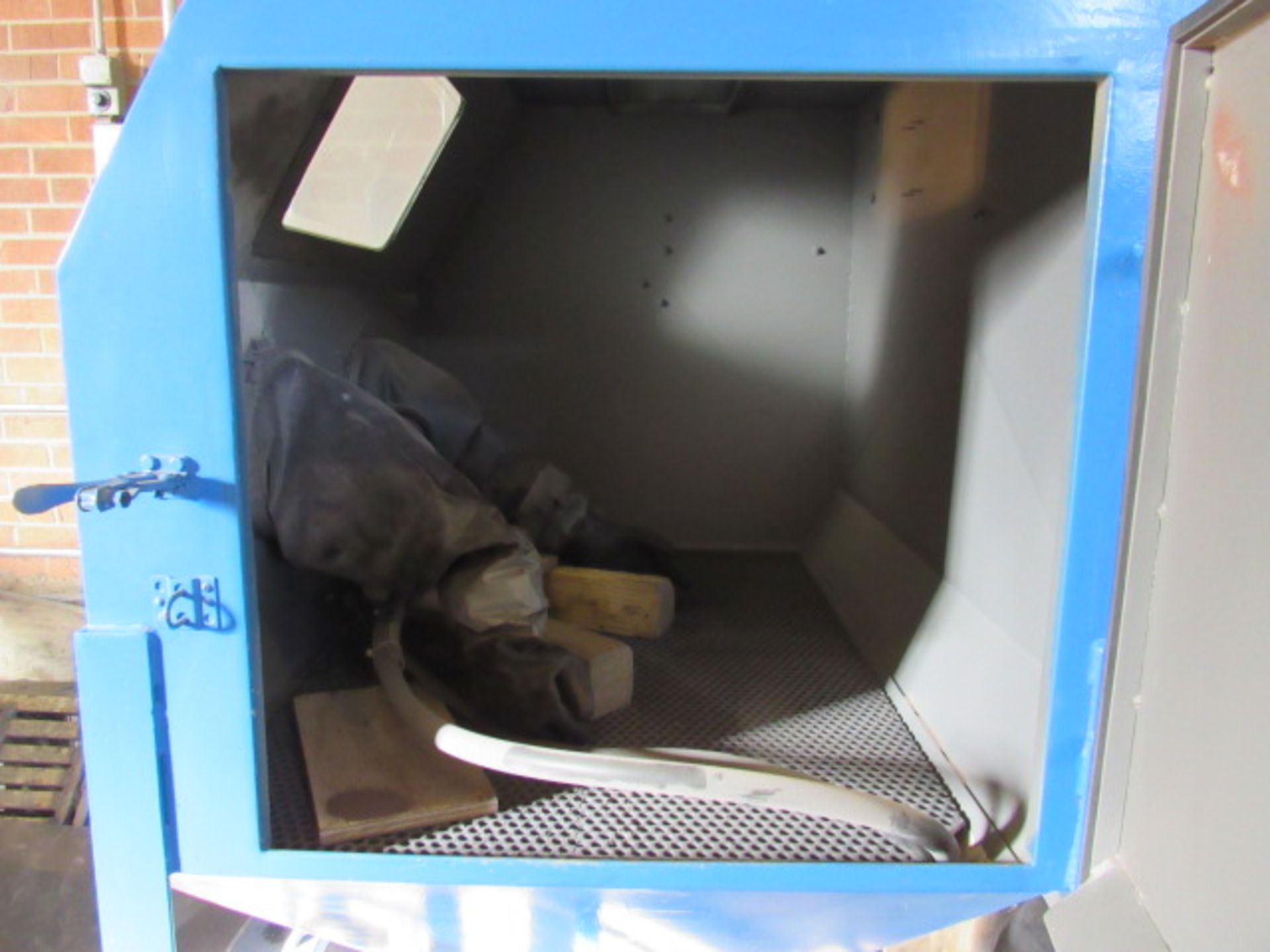 Vacu Blast Abrasive Blast Portable Cabinet - Image 4 of 5