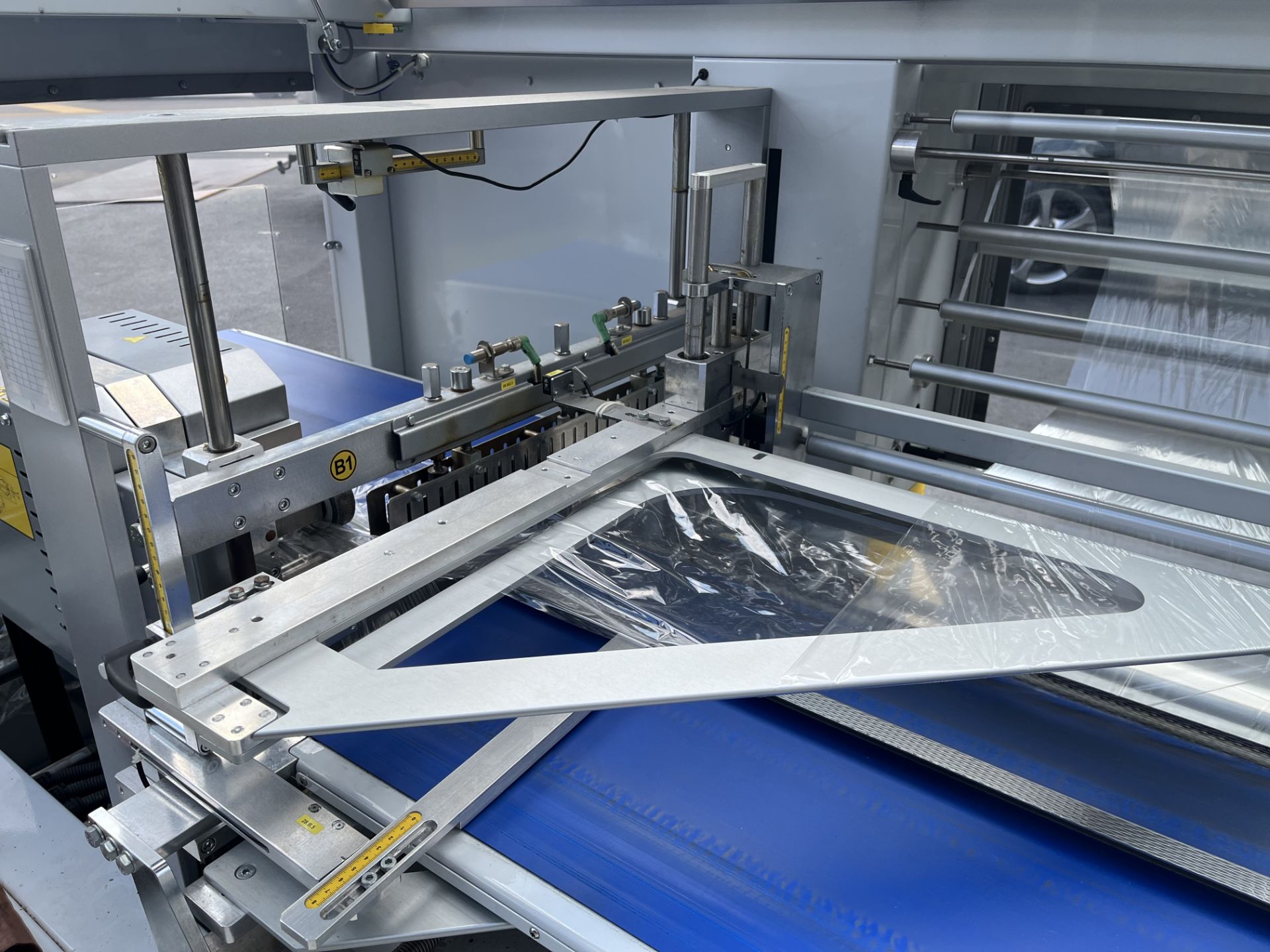 Auto Side Sealer, Heat Tunnel, and Infeed Conveyor - Image 11 of 60