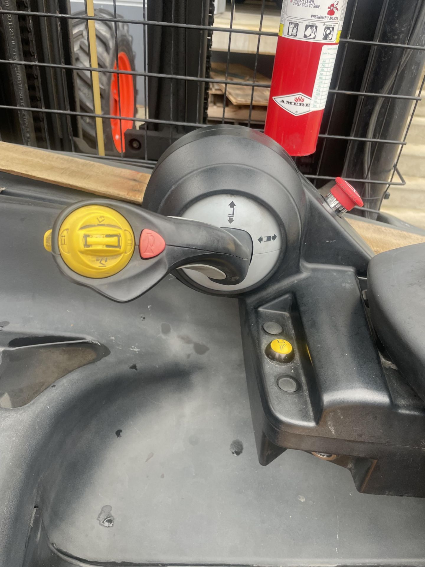 2017 Hyster N35ZDR2 - Image 8 of 13