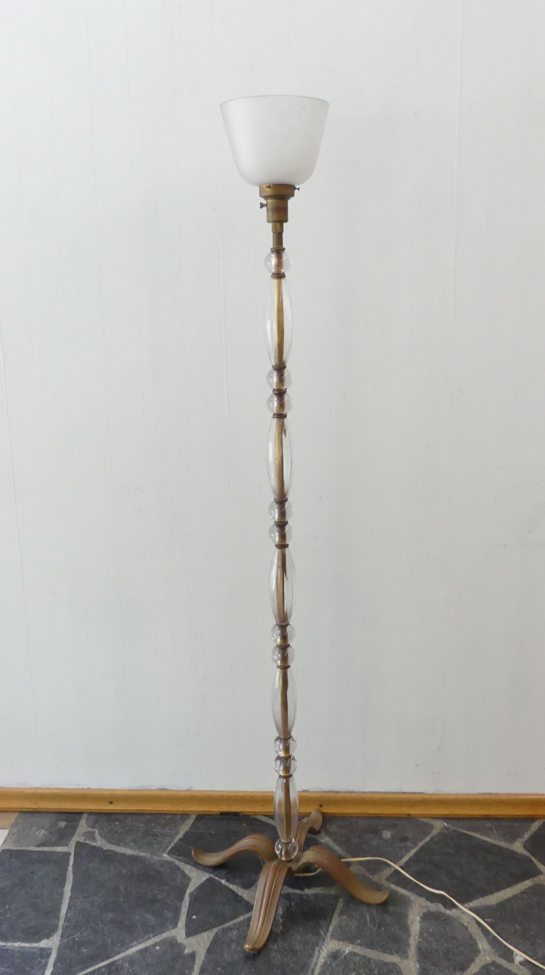 Lampadaire en bronze et verre Ht:170cm - Image 2 of 6