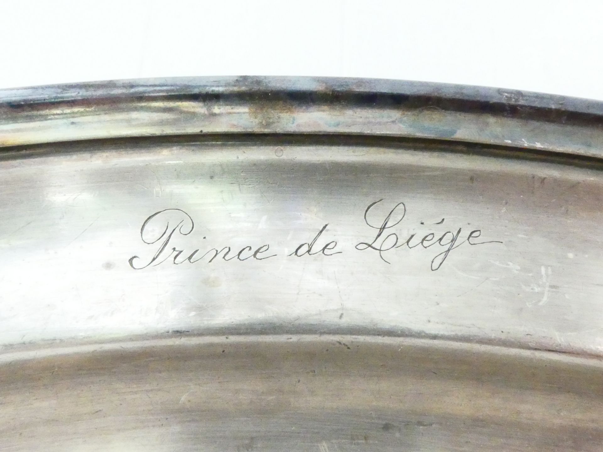 "Prince de Liège" plat en métal argenté (34x22cm)