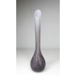 La Rochère: vase en pate de verre, vers 1900 signé au dessous (Ht: 28cm)