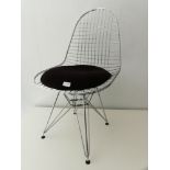 Eames, chaise Wire en métal chromé
