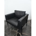 Fauteuil simili cuir en bonne condition (88x80x64ht)