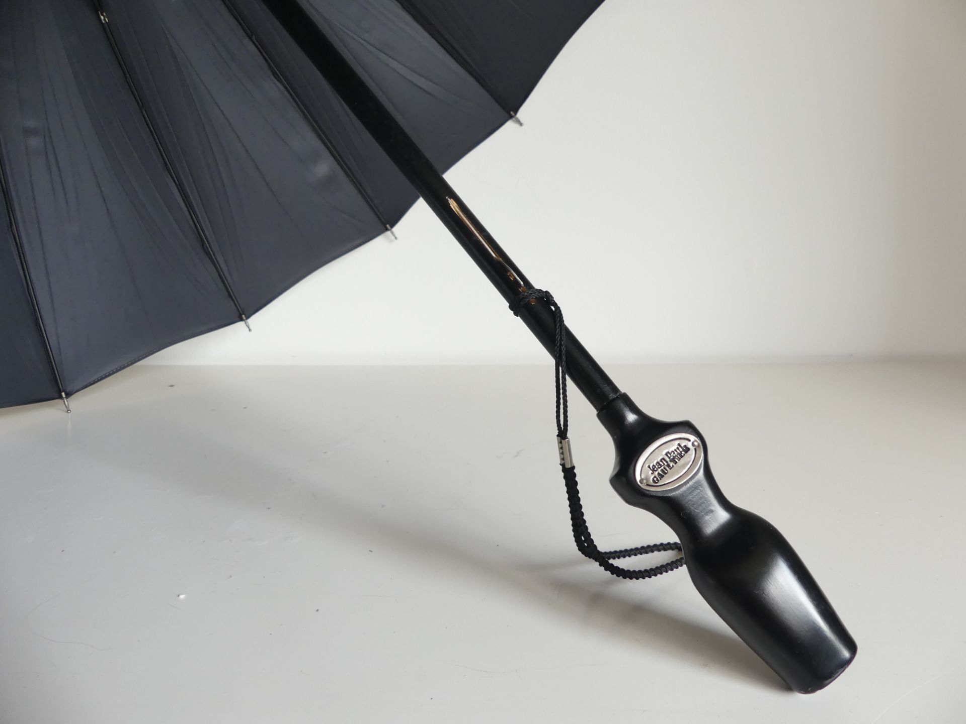 Jean Paul GAULTIER: Parapluie noir  - Bild 3 aus 4