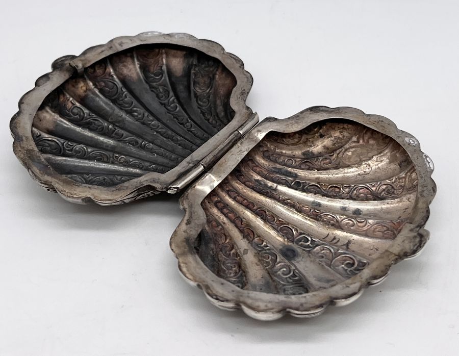 A continental silver (800) shell shaped snuff box/pill pot - Image 2 of 3