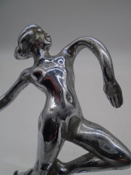 A chrome car mascot/hood ornament in the form of a female nude. - Image 5 of 7