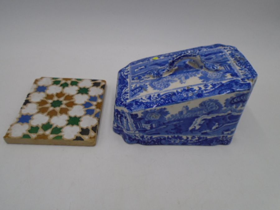 A collection of miscellaneous china and studio pottery including Torquay Ware, Spode Blue Italian, - Image 7 of 8